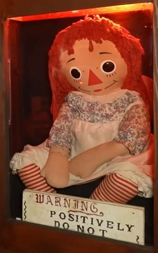 La muñeca Annabelle real, una Raggedy Ann que supuestamente está poseída